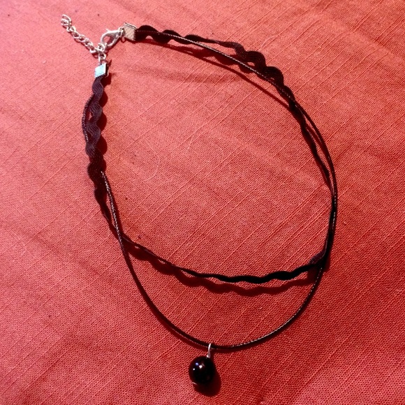 🖤 (Free with Purchase) Wavy Choker 🖤 - Picture 6 of 6